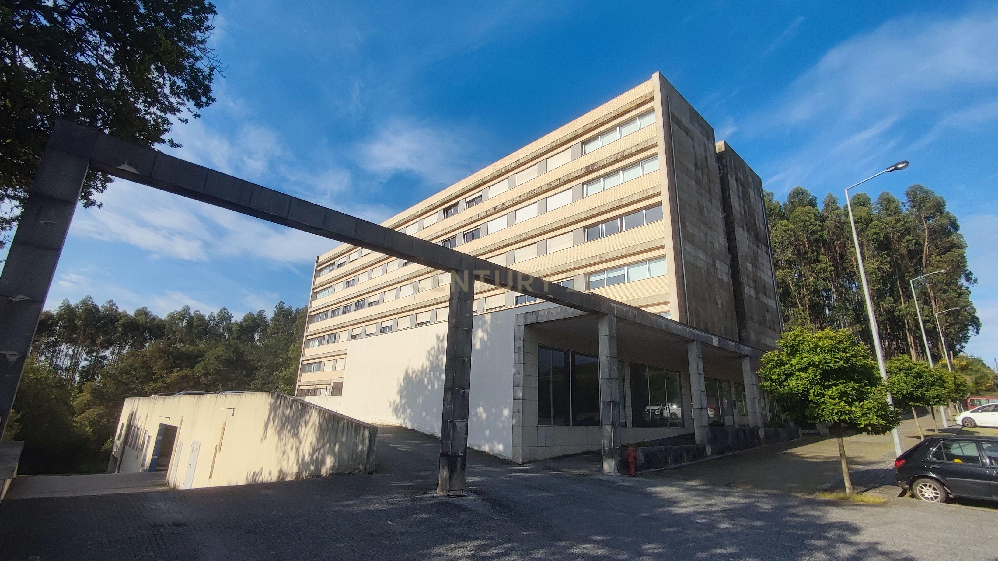 Apartamento T3 no Último Piso com Garagem – Moreira da Maia, Porto - Image 2