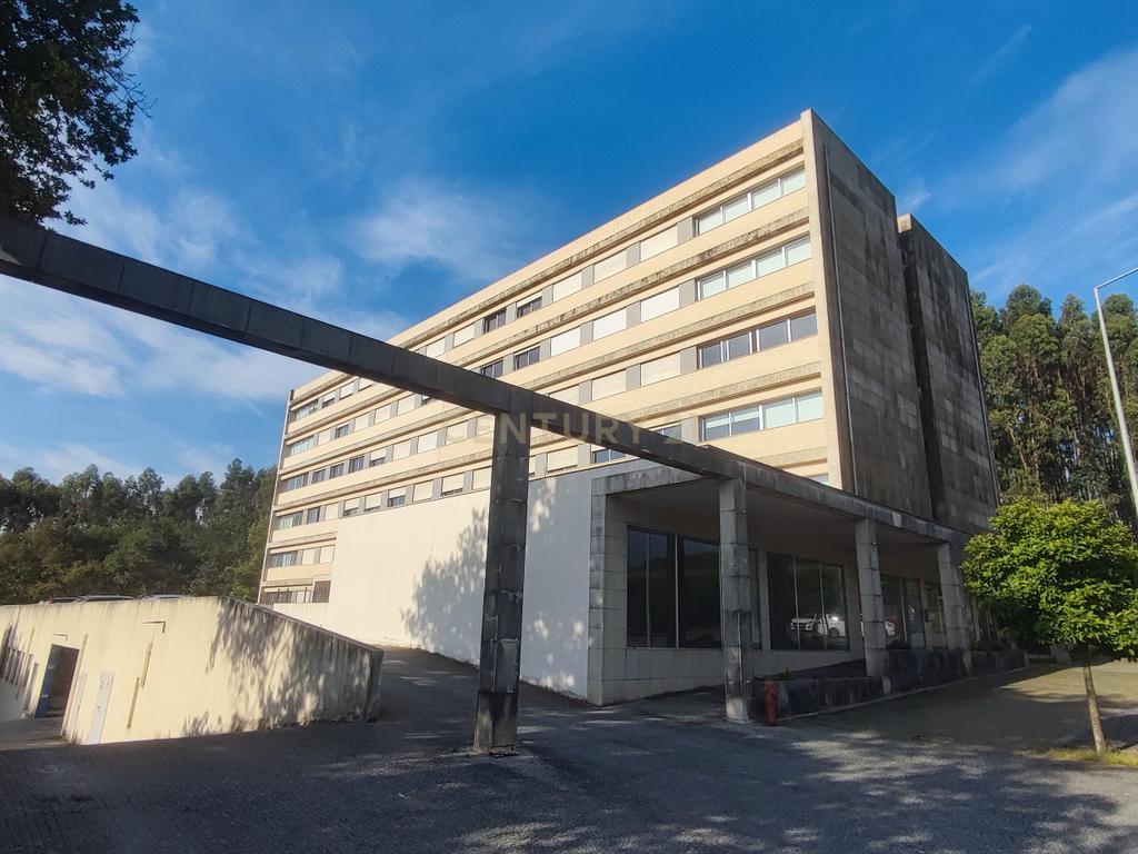 Apartamento T3 no Último Piso com Garagem – Moreira da Maia, Porto - Image 2