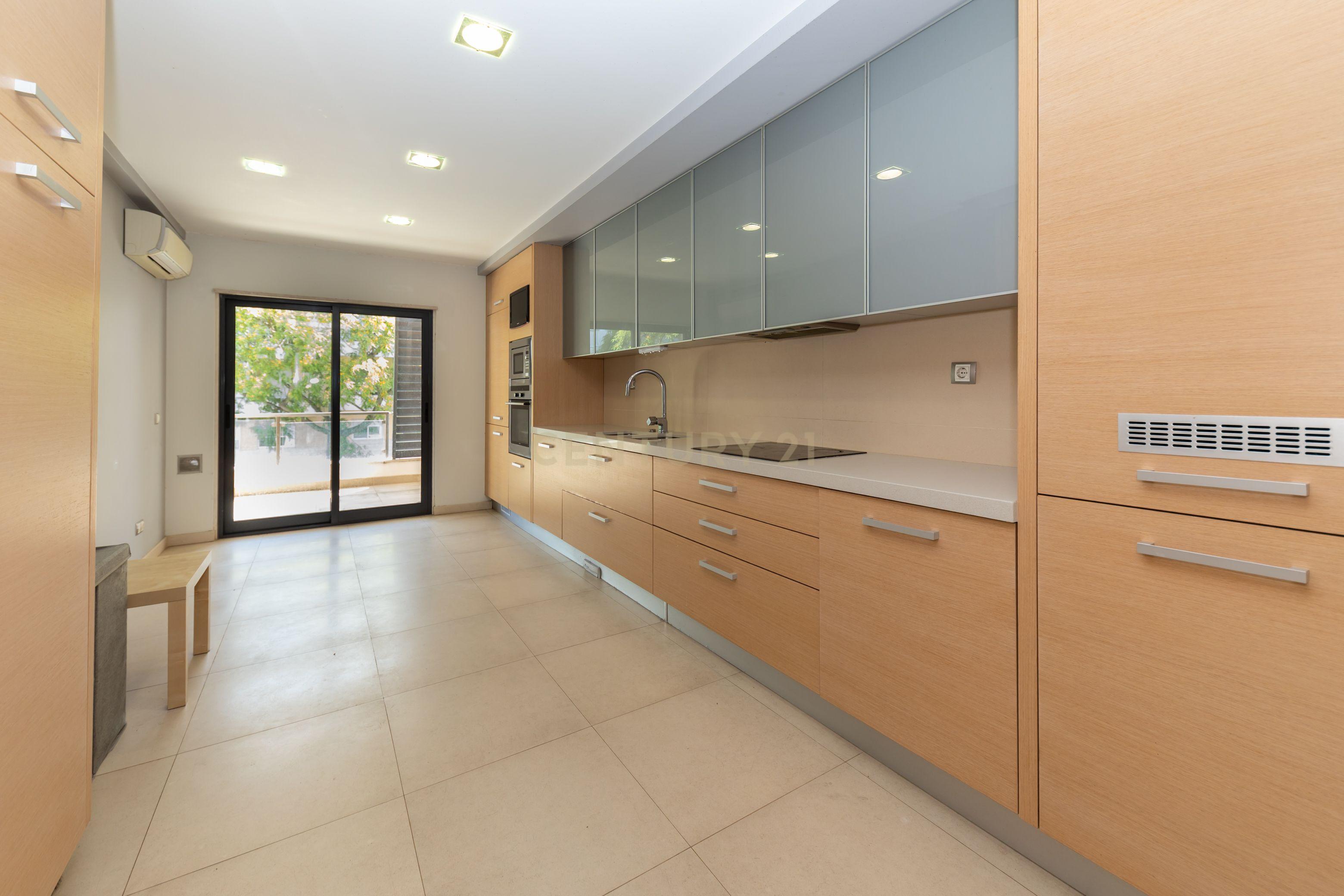 Apartamento T3 Com Box - Varandas Montijo - Image 1