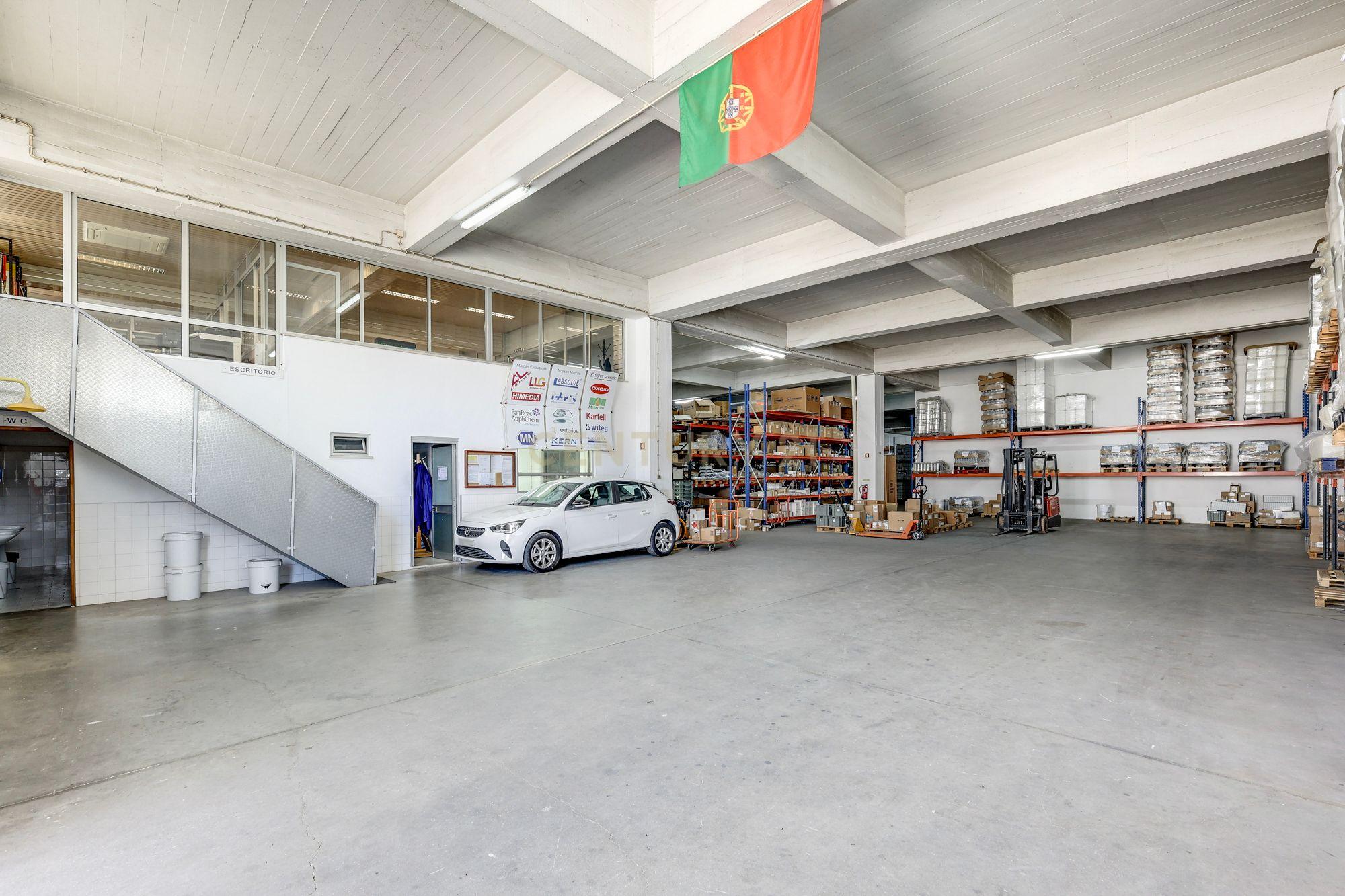 Fotografia 5 de Espaço Logístico com 1.849 m² e Acesso TIR | Odivelas