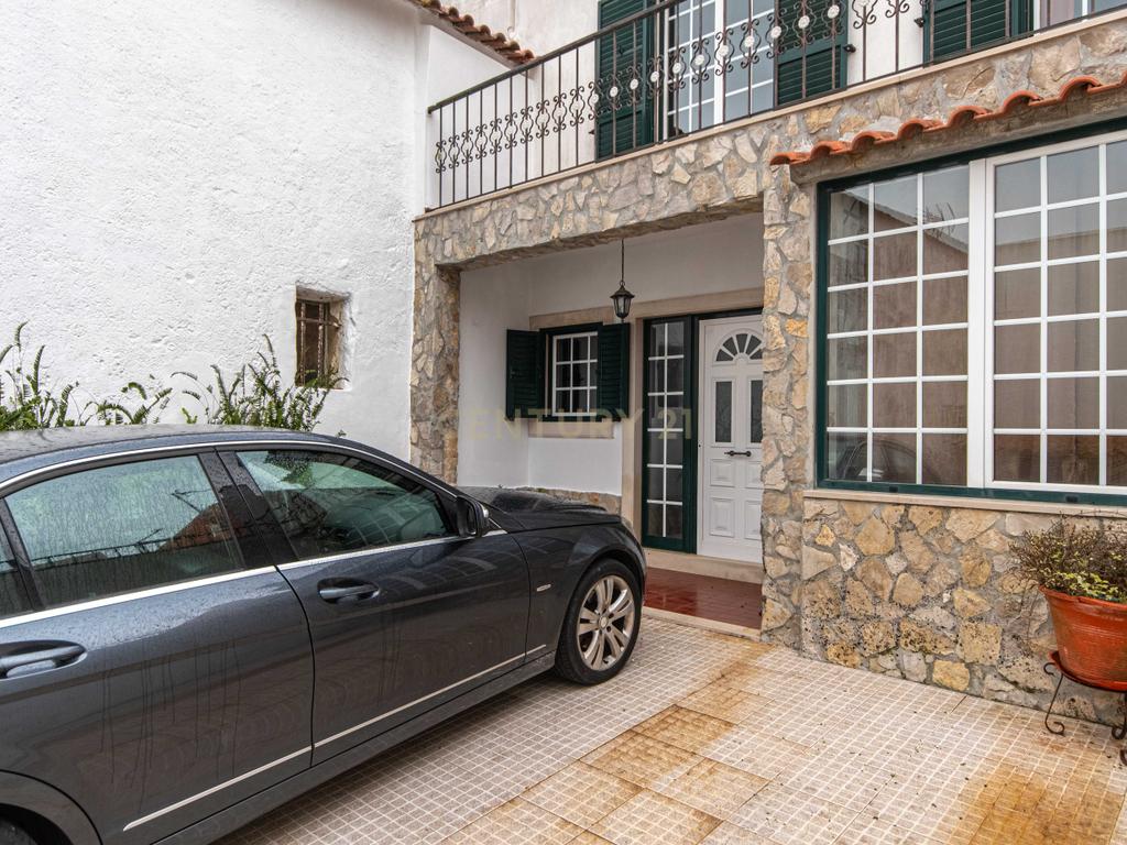 •	Moradia T2 na Venda do Pinheiro | A 20 min da Praia e 30 min de Lisboa - Image 26