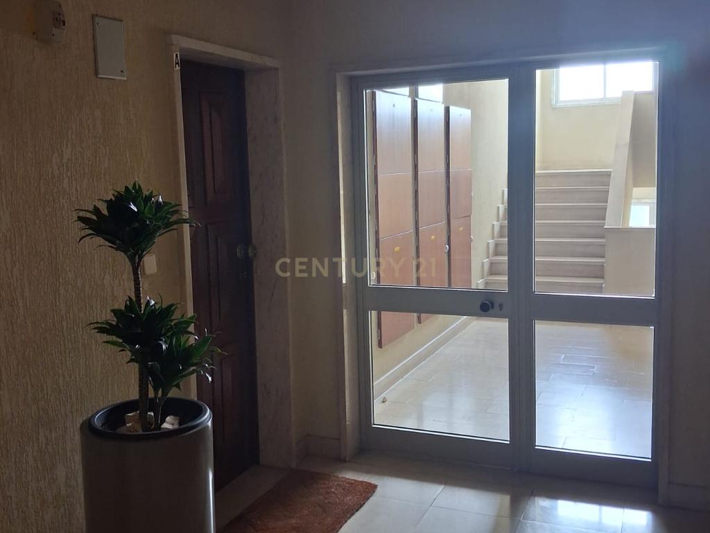 Apartamento T2 na Avenida Carolina Michaelis Linda a Velha - Image 5