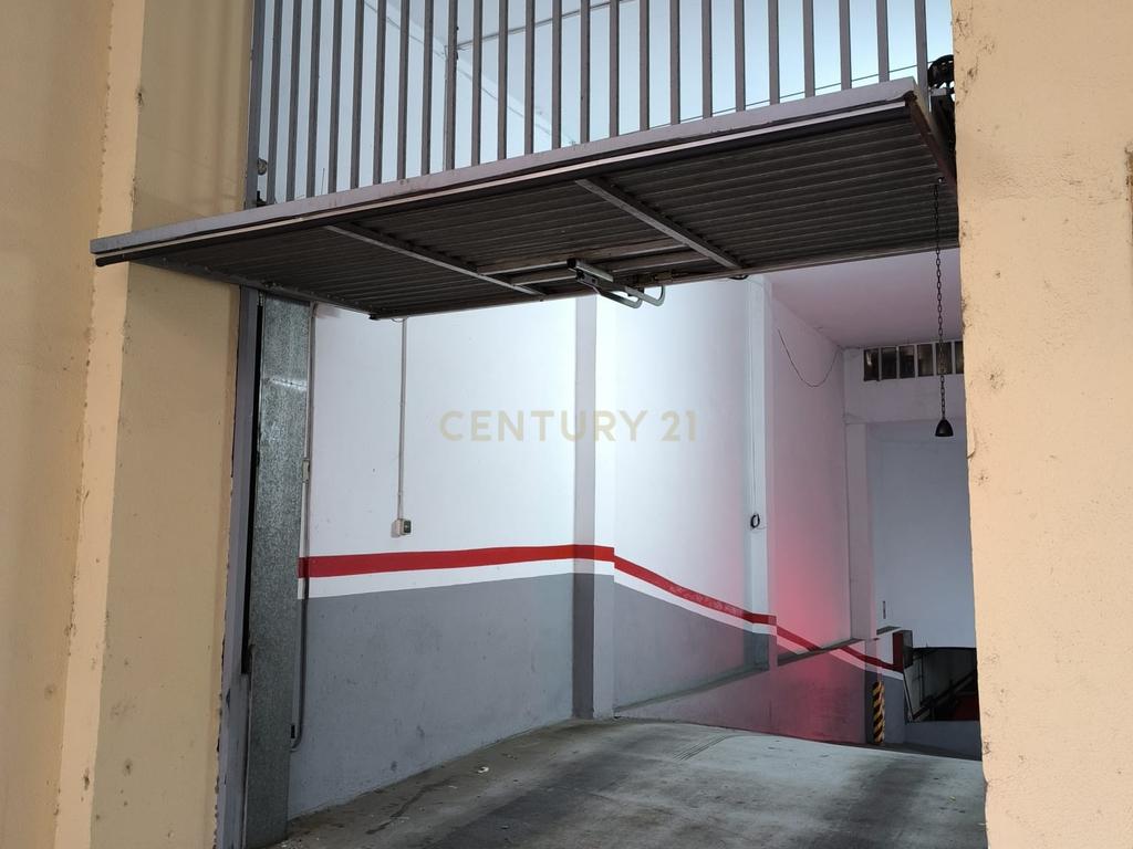 Estacionamento Usado em Barcelona - Perto do Centro e Serviços - Image 2