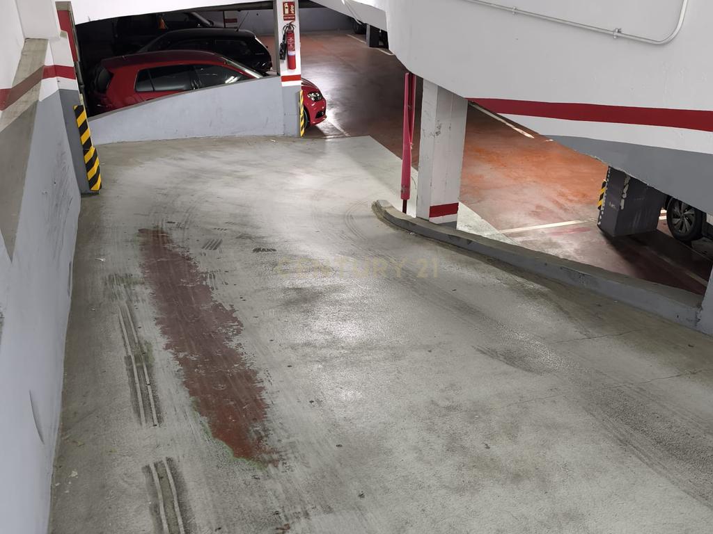 Estacionamento Usado em Barcelona - Perto do Centro e Serviços - Image 3