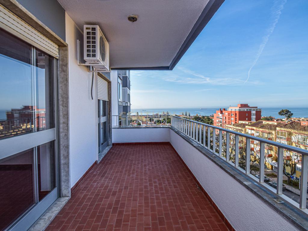 Apartamento T3 com Vista Mar, em São João do Estoril - Image 2