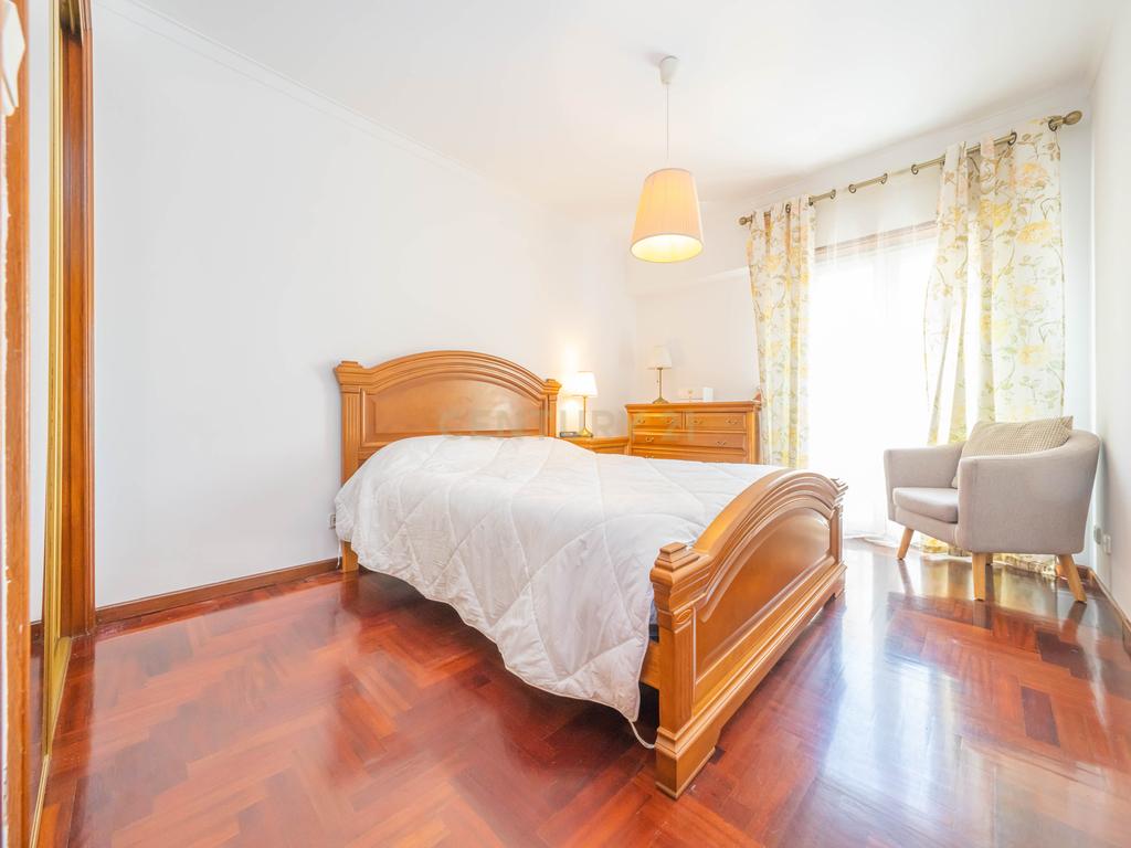Apartamento T2, com Parqueamento e Arrecadação, em Caneças - Image 10