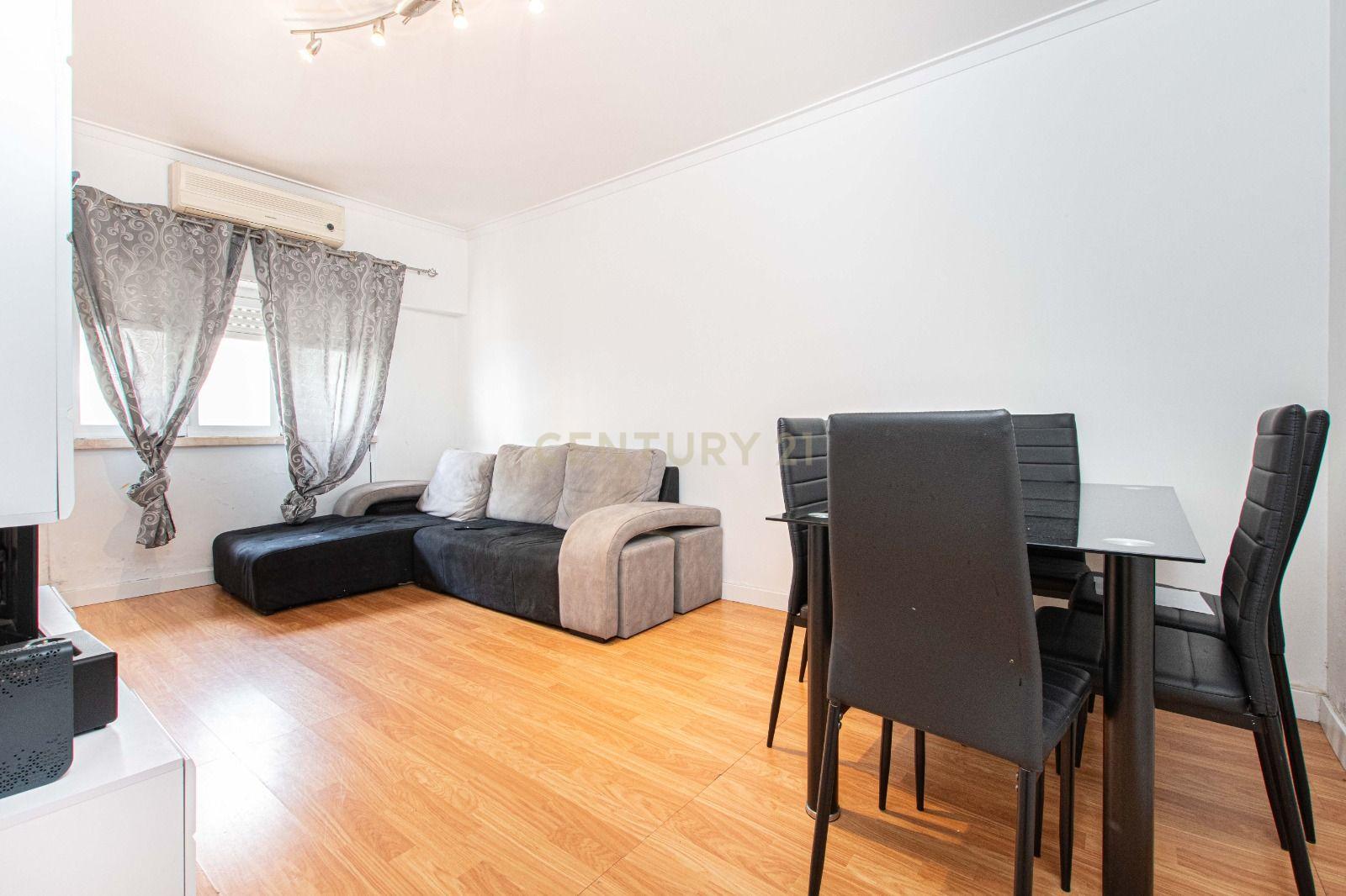 Apartamento T2/cave em Sintra: Conforto e Acessibilidade  - Image 3