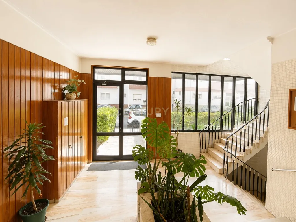 Apartamento T2 com Vista Panorâmica em Vila Nova de Gaia - Image 3