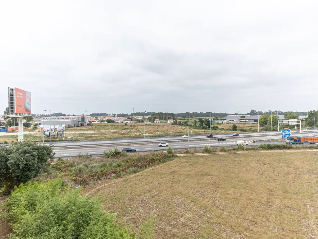 T2 Remodelado e Mobilado em Perafita, Matosinhos com Vista Panorâmica - Image 17