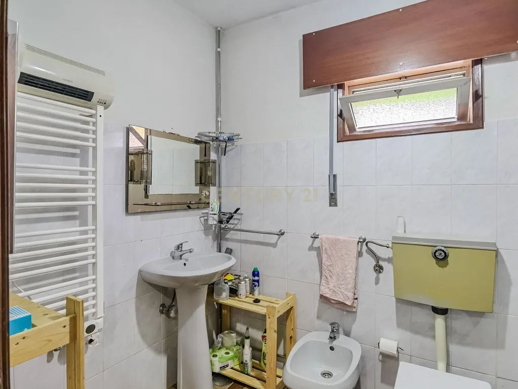 Moradia Bifamiliar T3+T3 em São Pedro da cova – Espaço, Tranquilidade e Conforto - Image 35