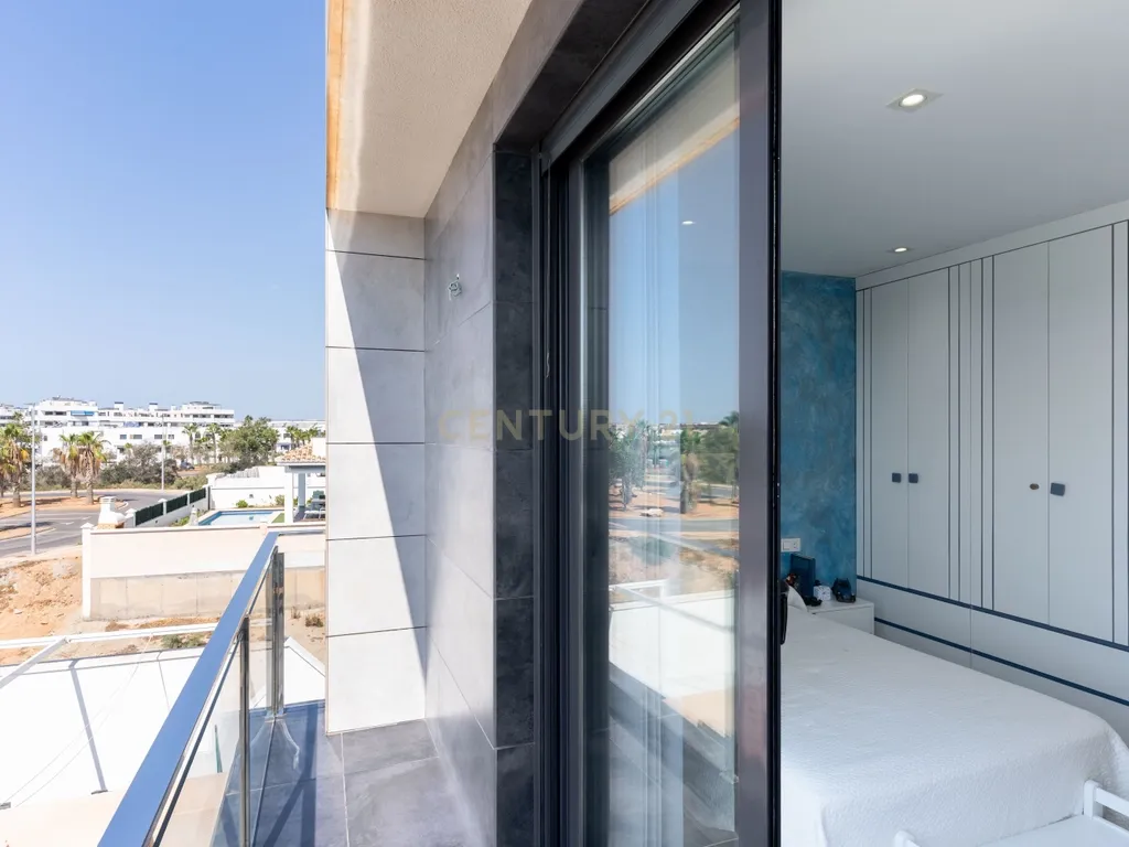 Luxuosa Moradia T4 com Vista Mar e Piscina em Almería - Image 112