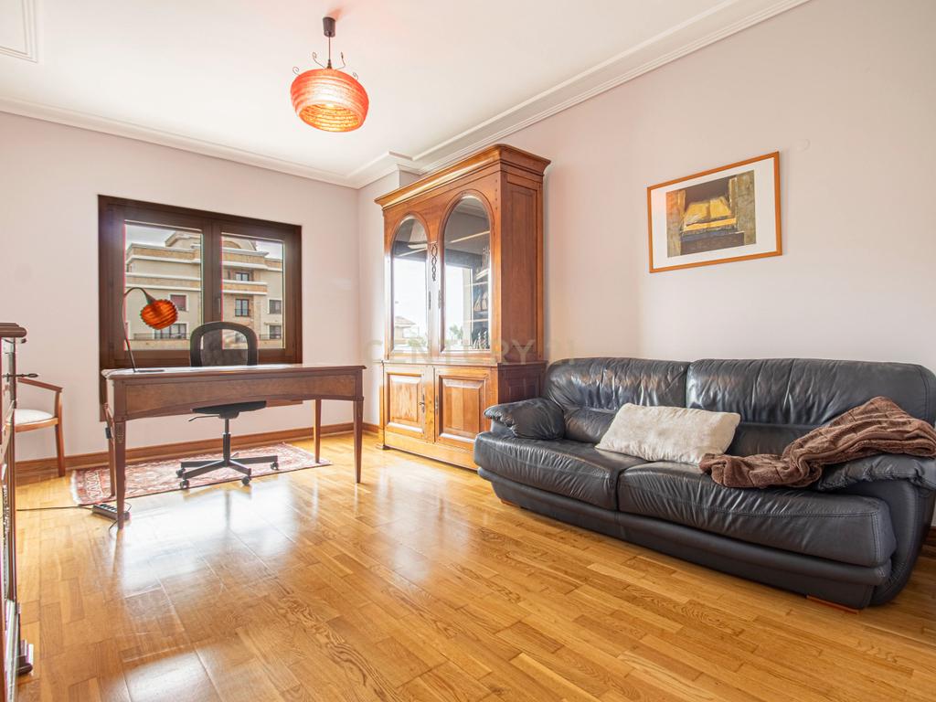 Apartamento T4 no Real Forte c/ 2 Box - Image 16