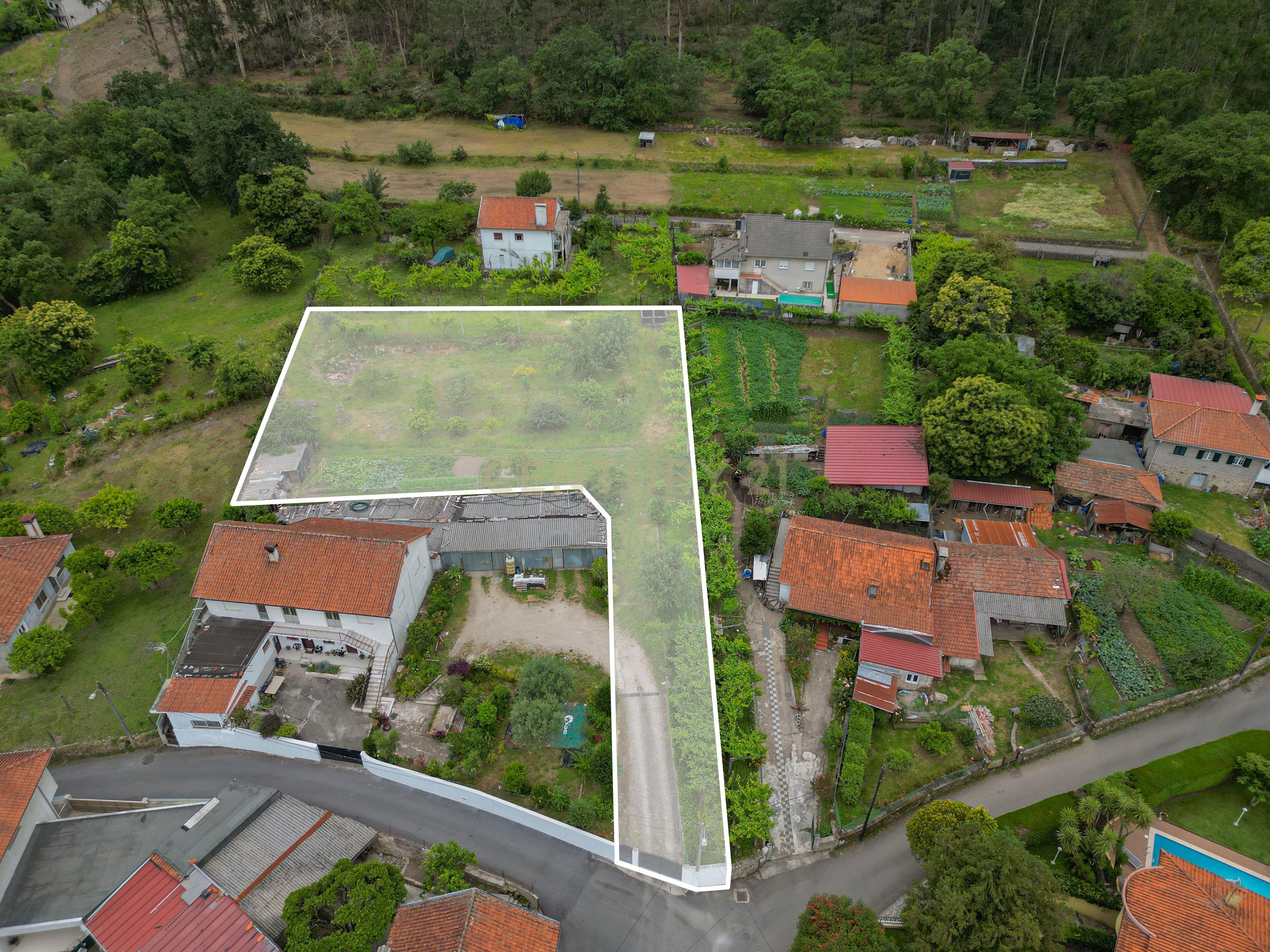 Fotografia 3 de Terreno  para construção em Freixo, Ponte de Lima