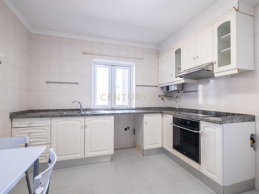 Apartamento T2 para Arrendamento – Centro do Funchal, Ilha da Madeira - Image 14