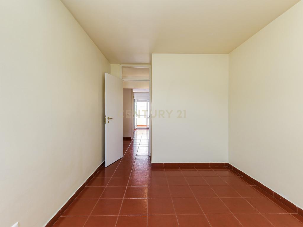 Apartamento T4 Duplex no coração de Telheiras - Image 30