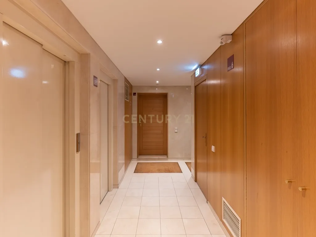 Apartamento T2 para Arrendamento em Lordelo do Ouro, Porto - Image 27