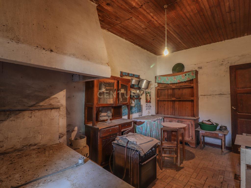 Moradia Tradicional T2 com terreno para reabilitar no centro do Paião, Figueira da Foz - Image 5