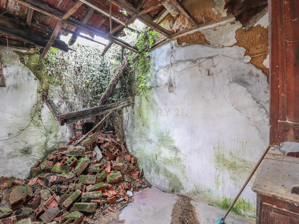 Moradia Tradicional T2 com terreno para reabilitar no centro do Paião, Figueira da Foz - Image 15