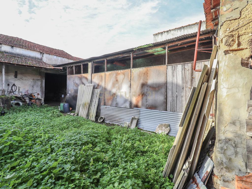 Moradia Tradicional T2 com terreno para reabilitar no centro do Paião, Figueira da Foz - Image 17