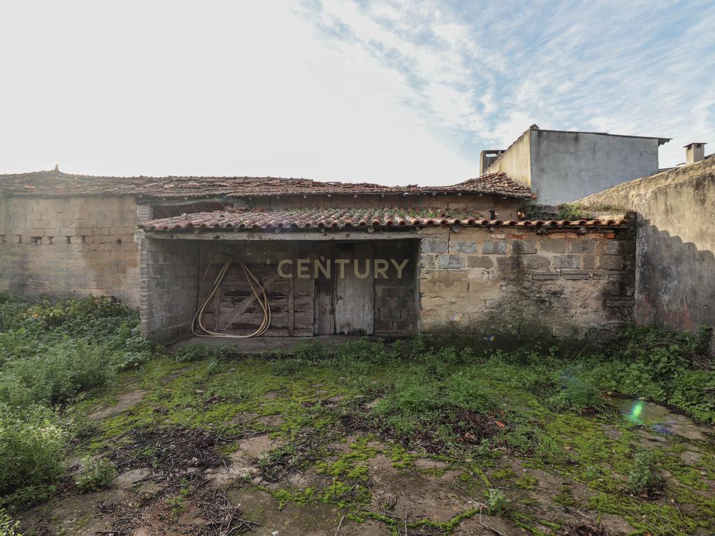 Moradia Tradicional T2 com terreno para reabilitar no centro do Paião, Figueira da Foz - Image 20