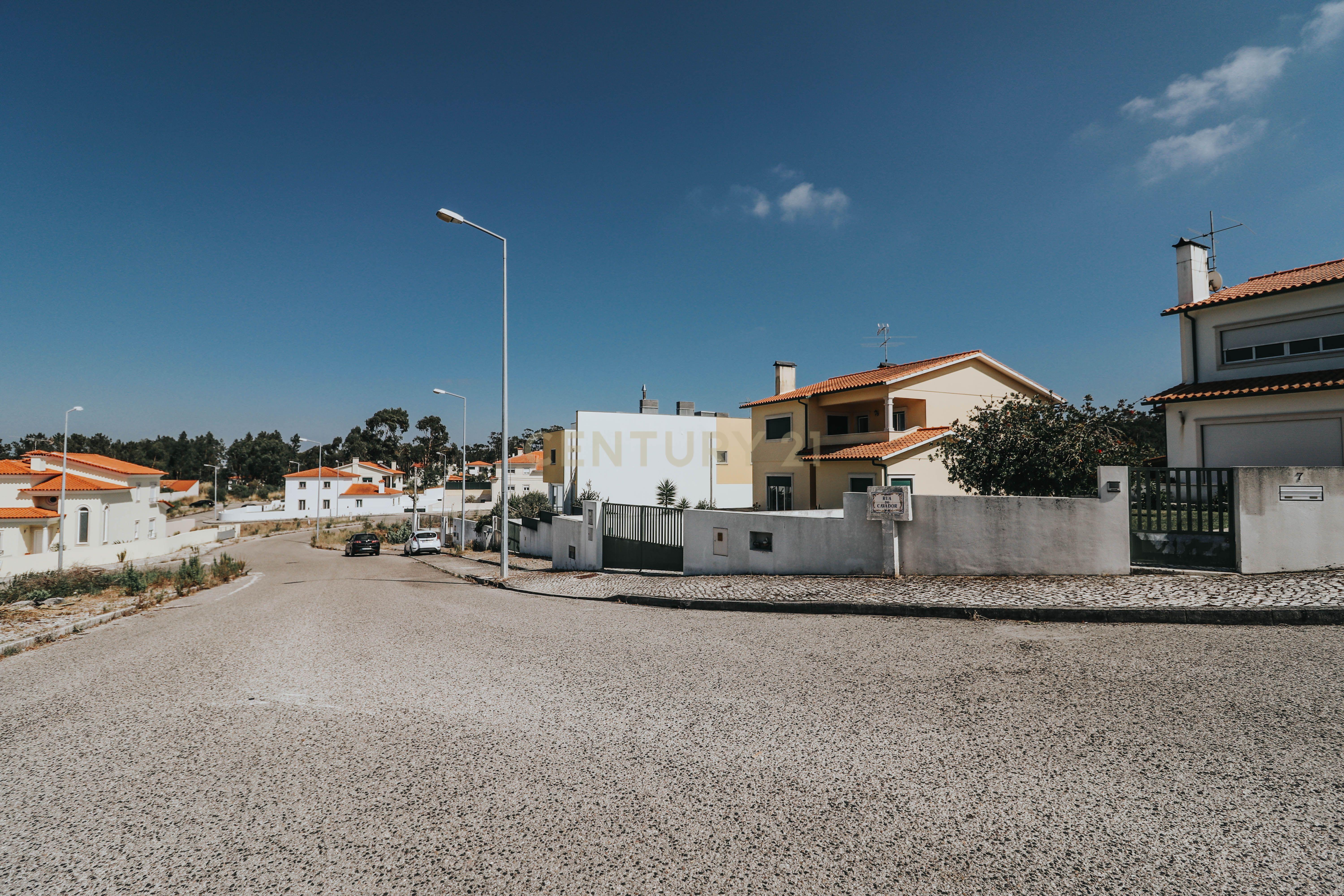 Terreno com capacidade de construção de uma ou várias moradias - Image 6