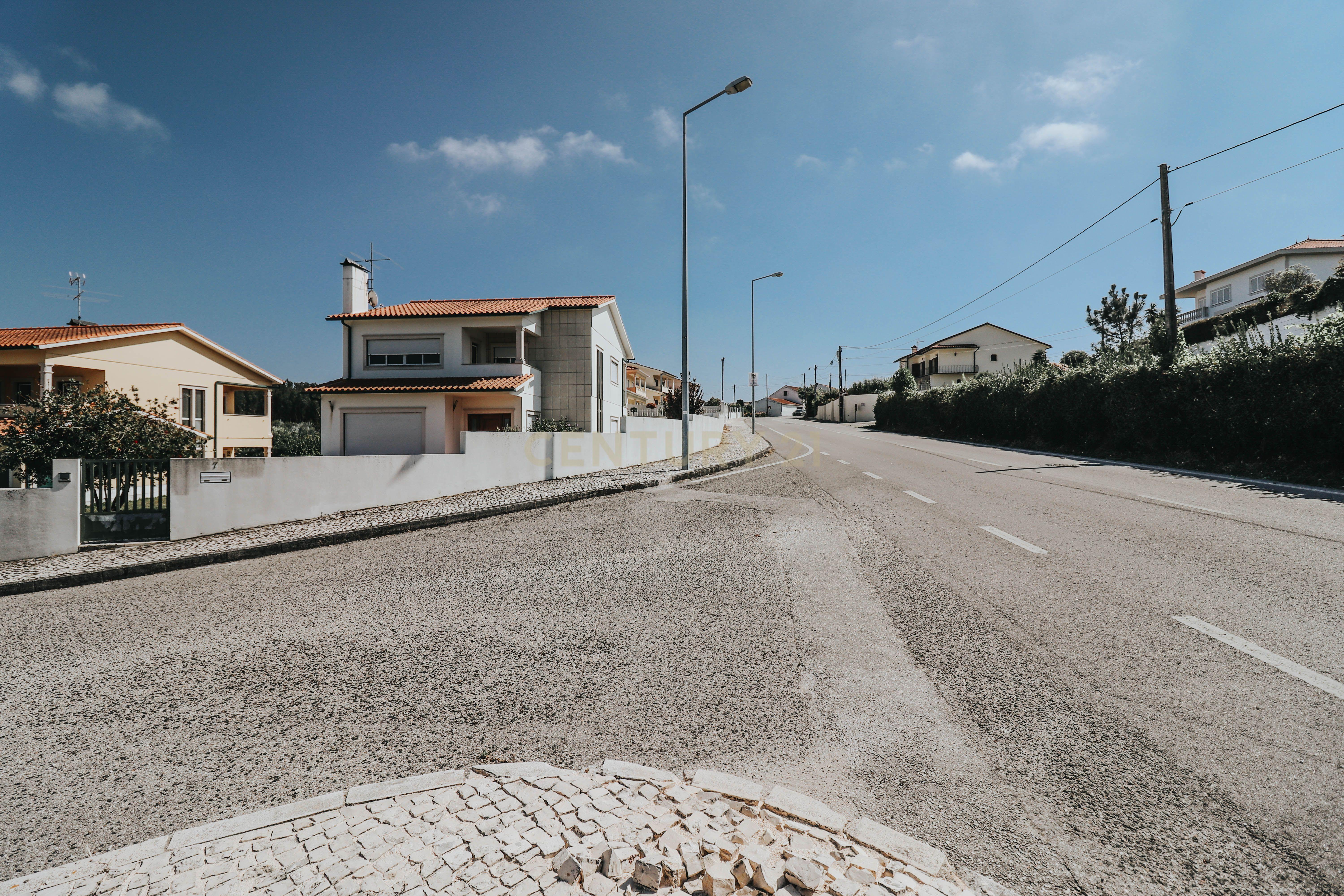 Terreno com capacidade de construção de uma ou várias moradias - Image 7