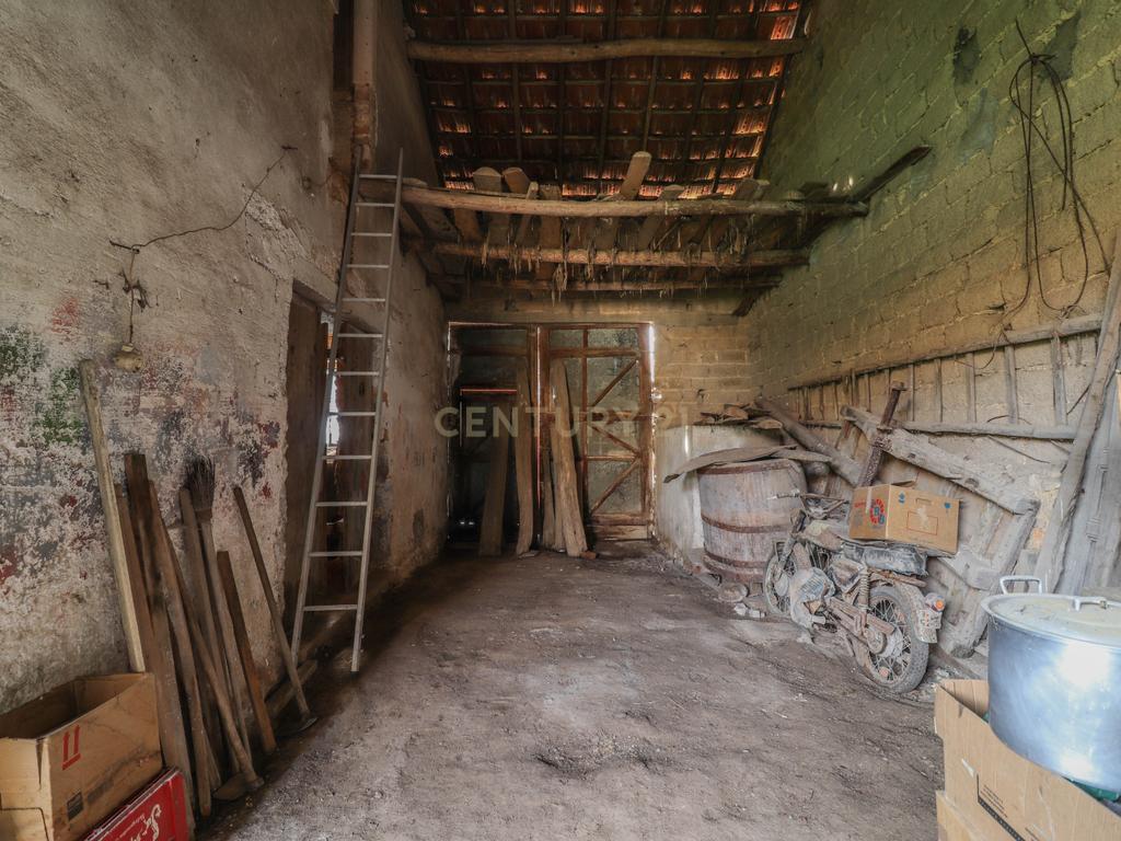 Moradia Tradicional T2 com terreno para reabilitar no centro do Paião, Figueira da Foz - Image 13