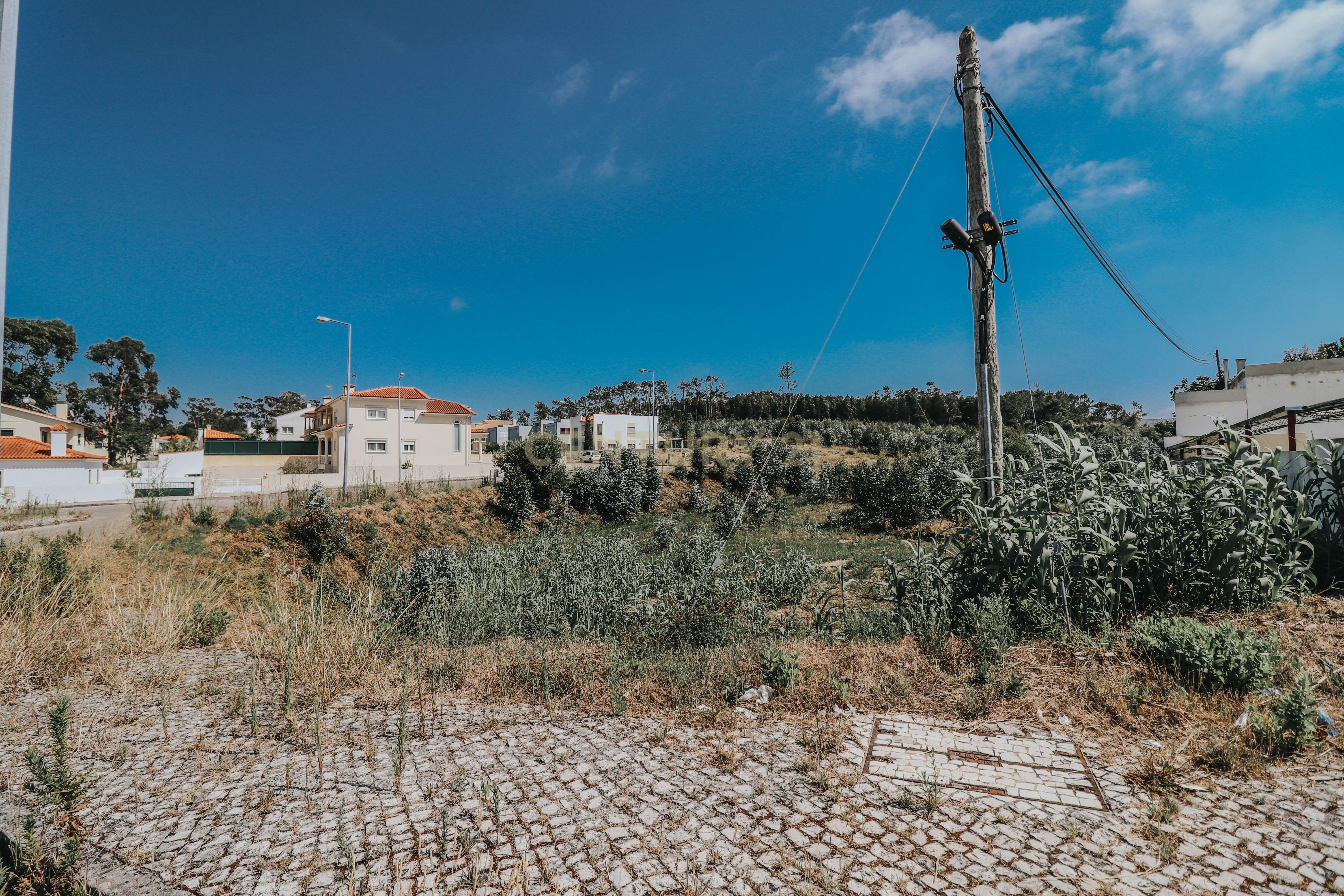 Terreno com capacidade de construção de uma ou várias moradias - Image 4