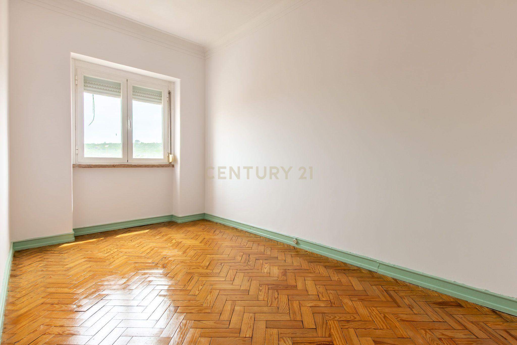 T1 | 65 m² | Luminosidade e excelente localização em Benfica - Vista 4