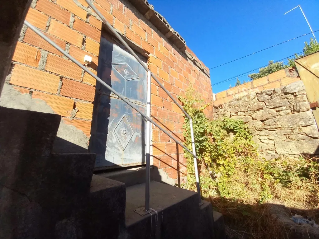 OPORTUNIDADE DE INVESTIMENTO — 2 IMÓVEIS PARA REABILITAÇÃO | 169 m², Cafede, Castelo Branco - Image 16