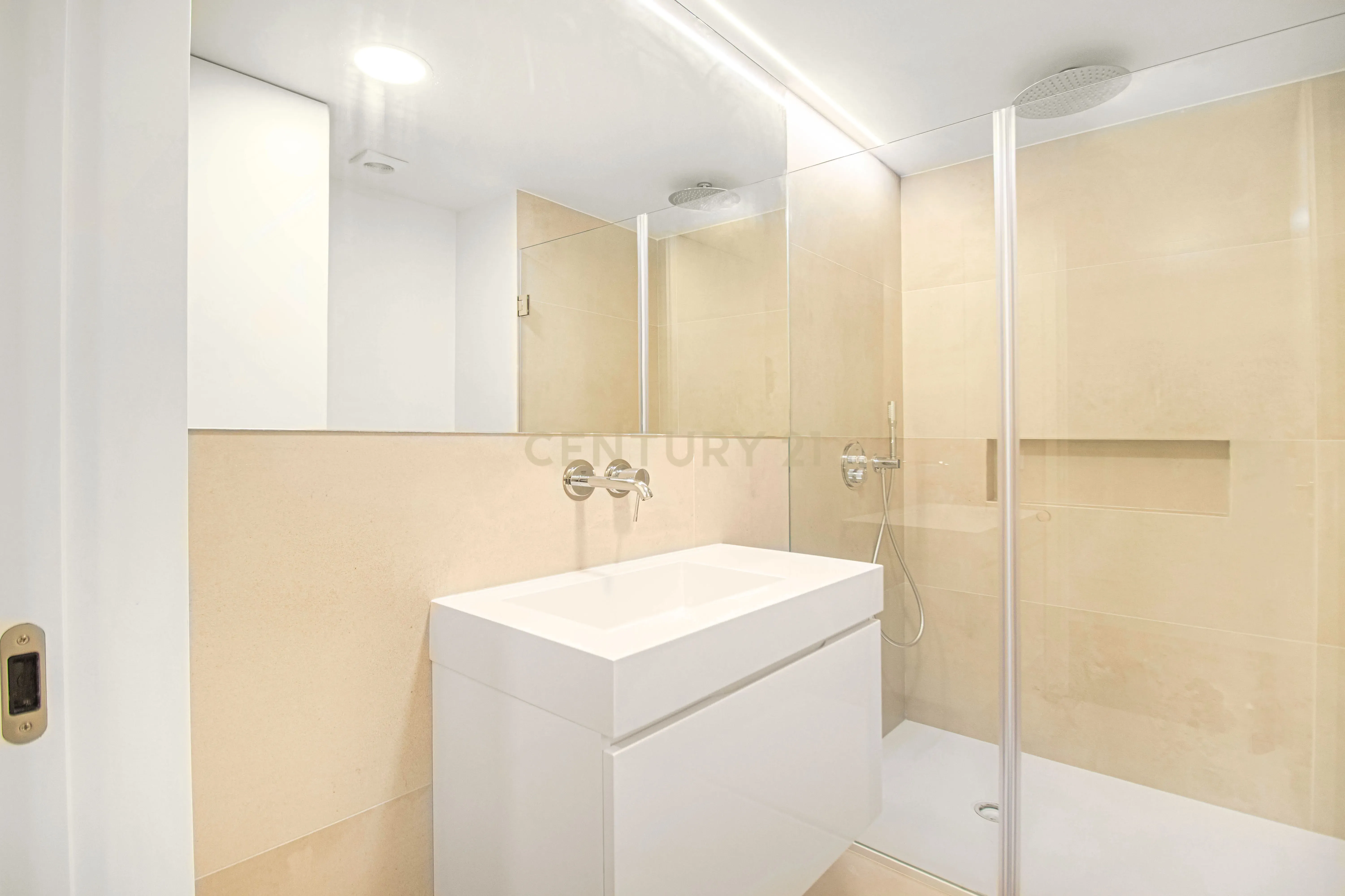 Fotografia 4 de Apartamento T1 Novo com Garagem em Sacavém | Cedência de Posição