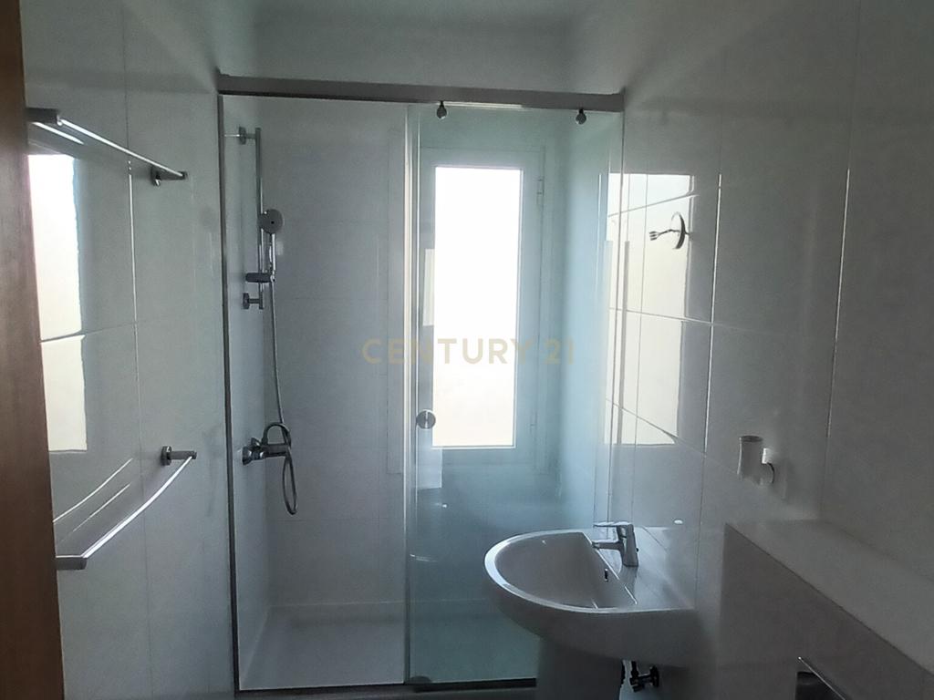 Apartamento T3 em Santo António dos Cavaleiros – Arrendamento - Image 17