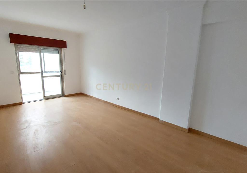 Apartamento T2 - Algueirão Mem-Martins - Image 7