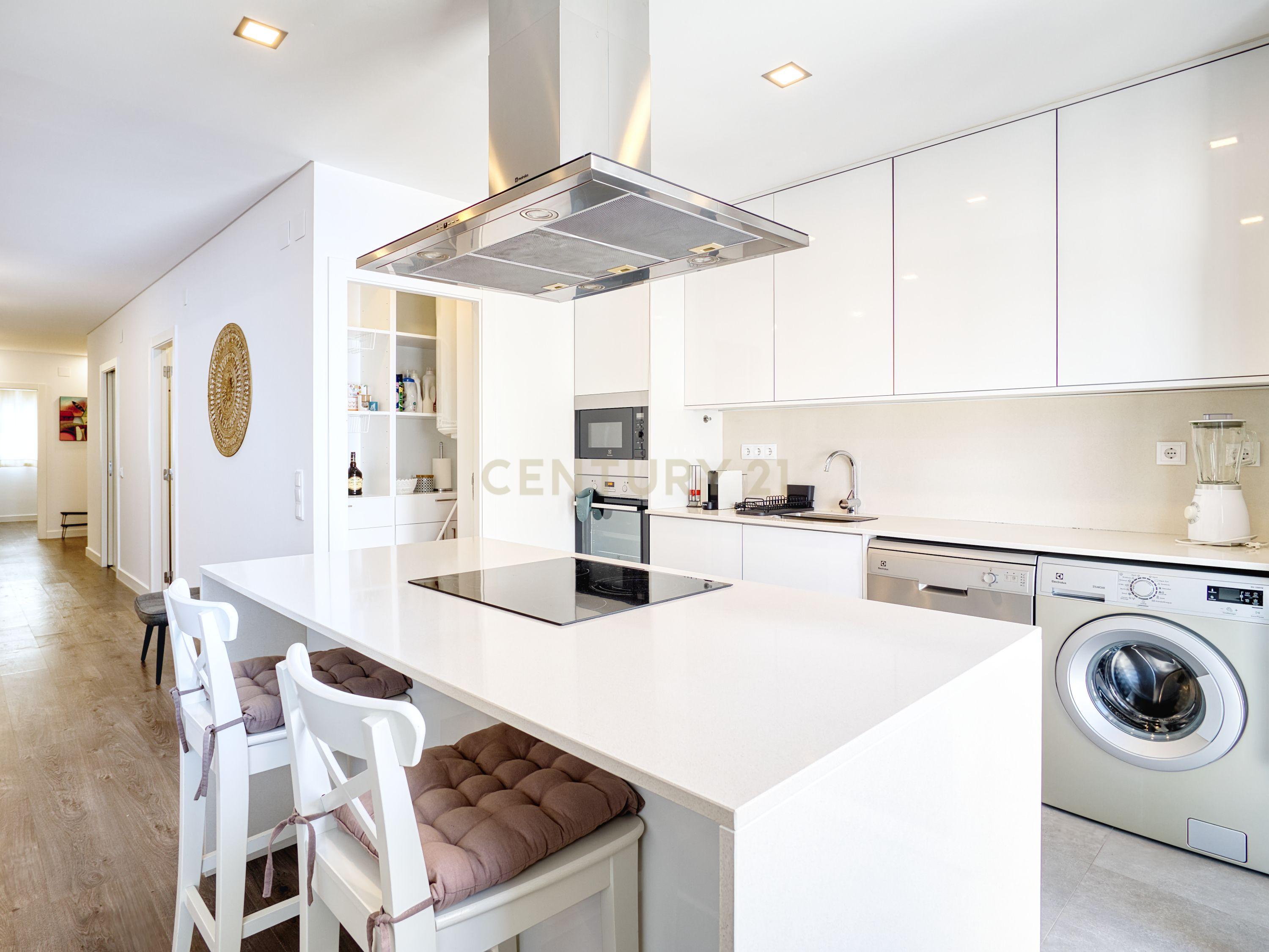 Apartamento Moderno T2 em Nazaré - Perto da Praia e Serviços - Image 4