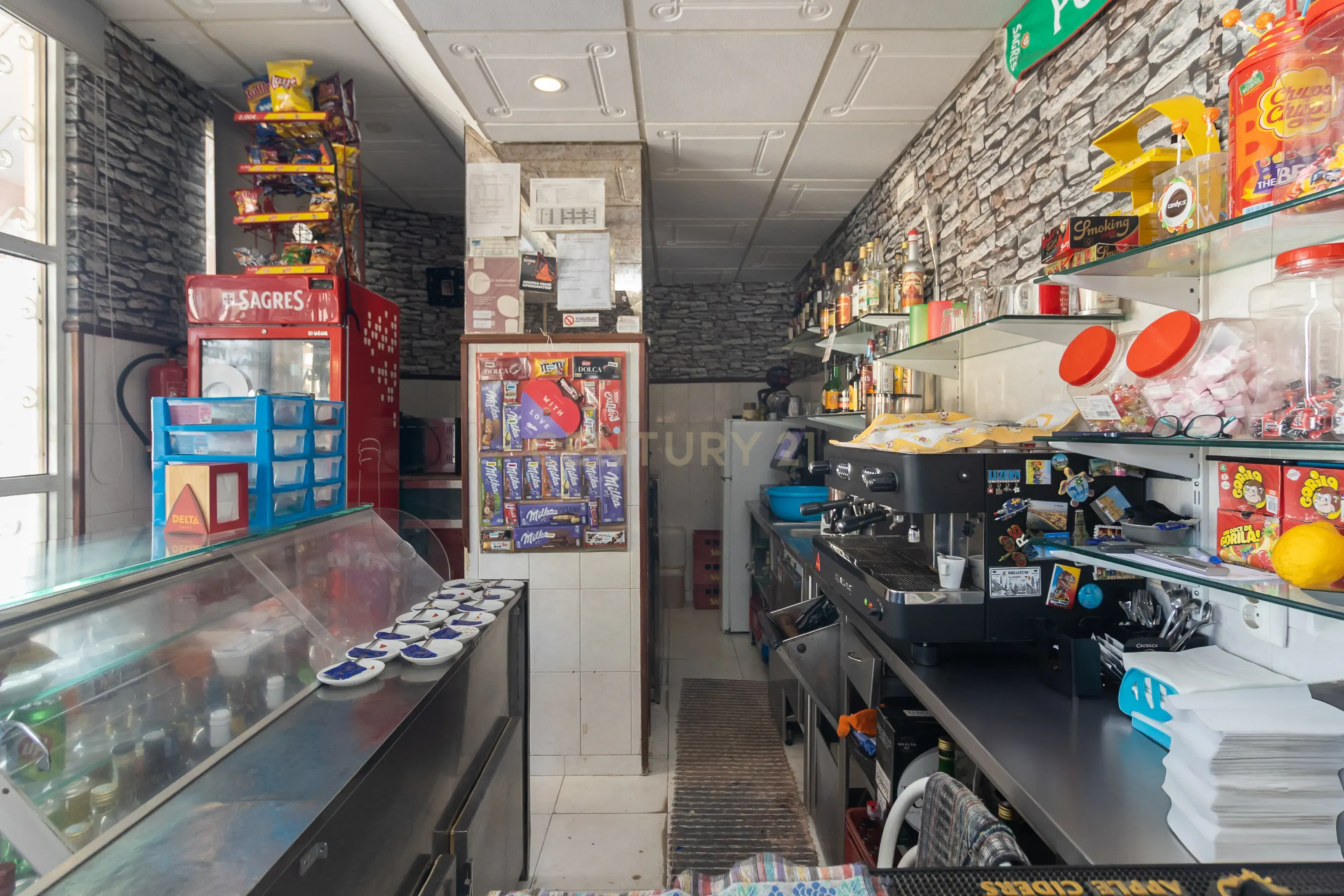 Espaço comercial à venda na Rua Henrique Augusto Pereira, nº2 - Image 16