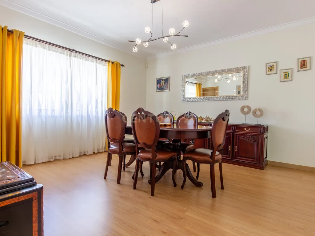 Moradia T6 na Quinta do Conde, Boa Água III - Image 15