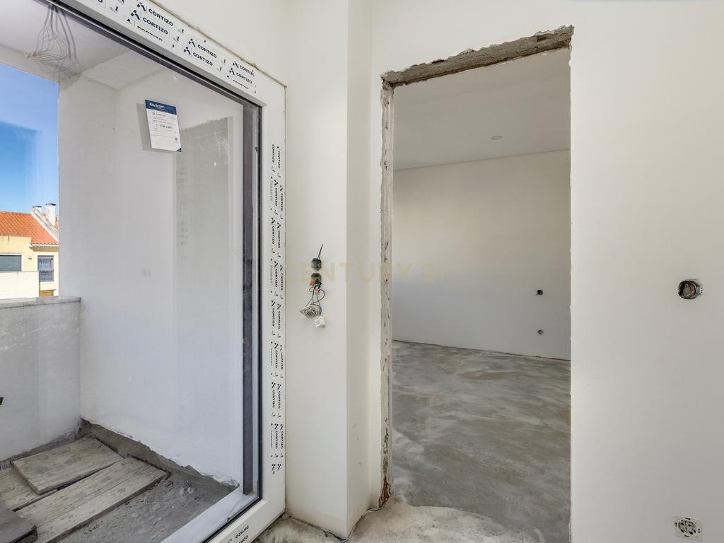 Moradia T4 com piscina em Caneças - Image 28