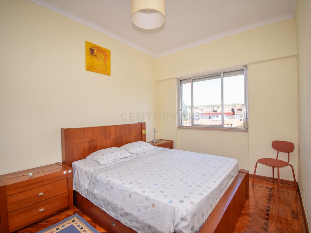 Apartamento T3 à Venda – Odivelas, Rua de Serpa Pinto | Junto ao Metro - Image 13