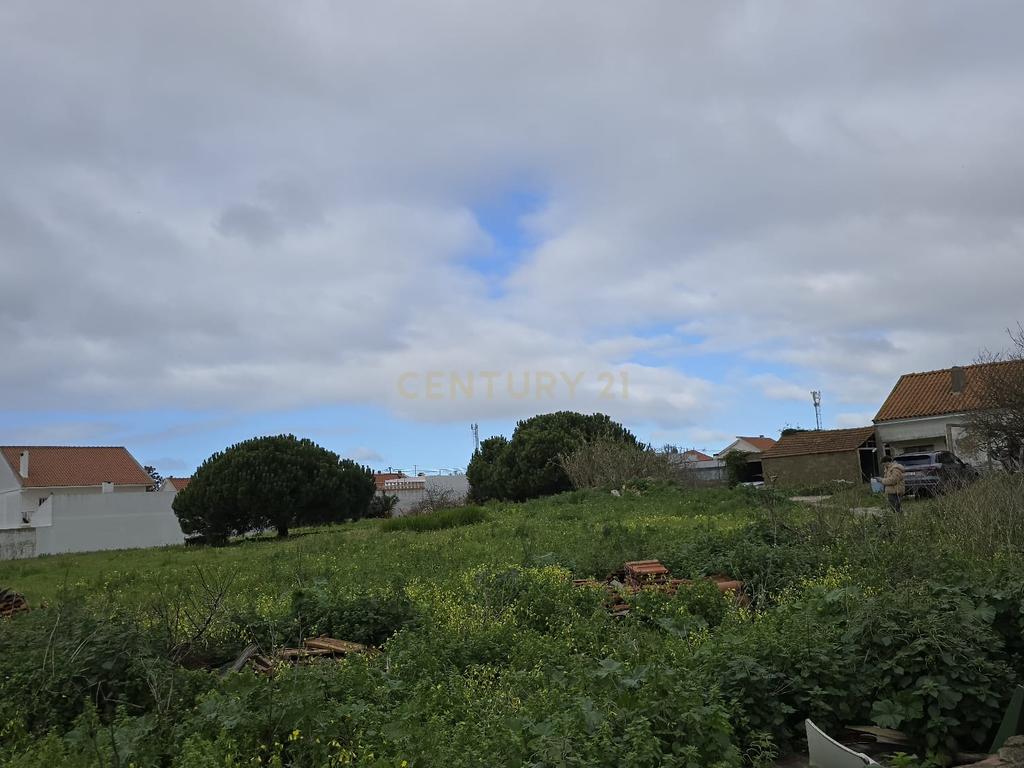 Terreno Urbano de 3.900 m², com moradia térrea sem licença – Charneca de Caparica - Image 8