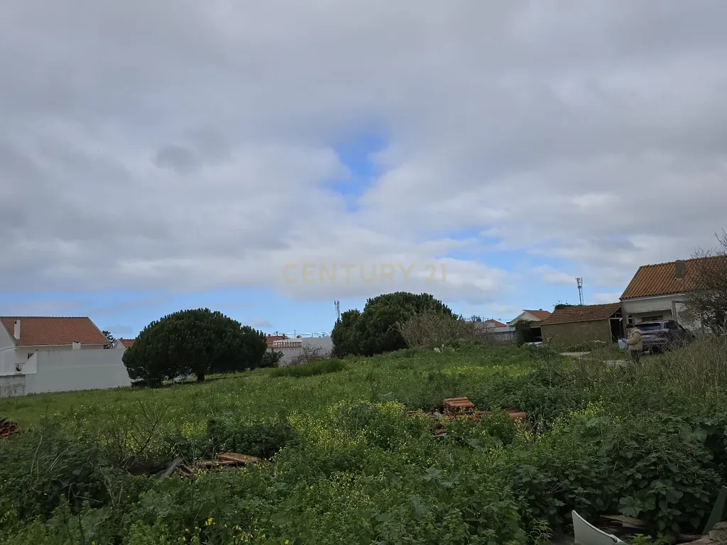 Terreno Urbano de 3.900 m², com moradia térrea sem licença – Charneca de Caparica - Image 8