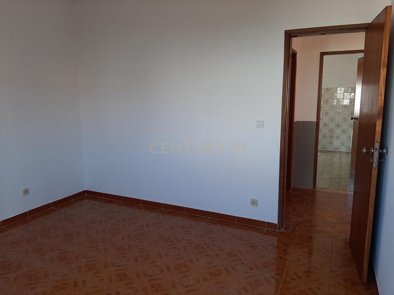 Andar de Moradia T2 com Logradouro e Garagem, na Quinta do Conde - Image 13