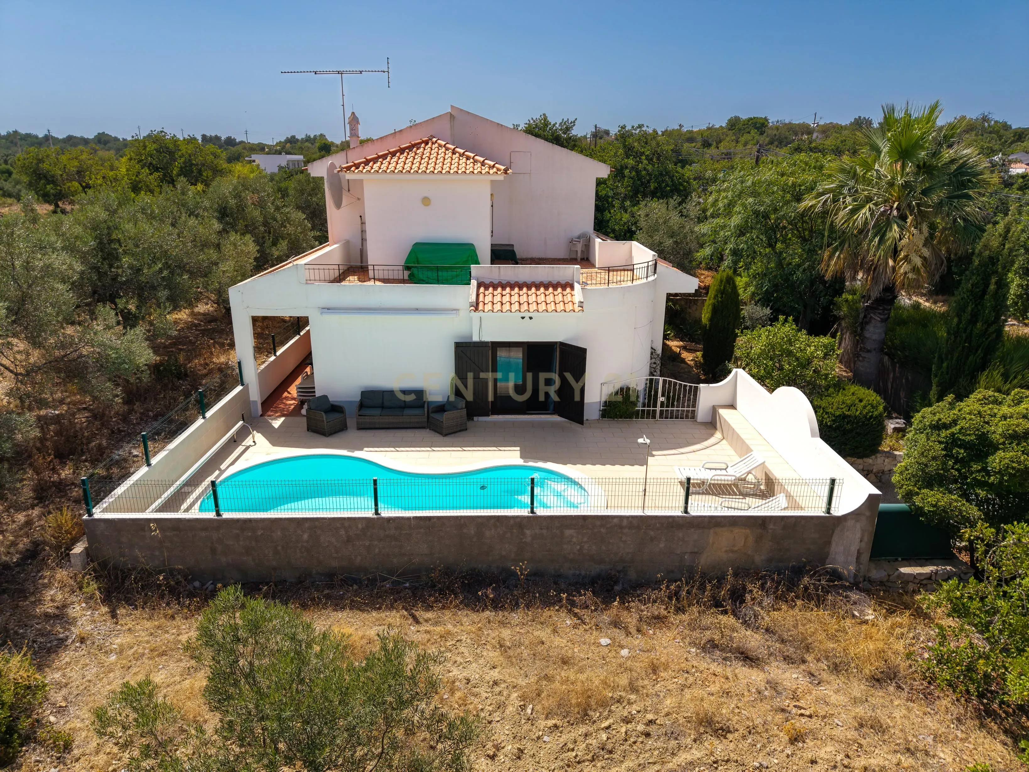 Fotografia 3 de Moradia T3 com Piscina, Amplos Terraços e Vista de Campo e Mar, a 5 Minutos de Tavira