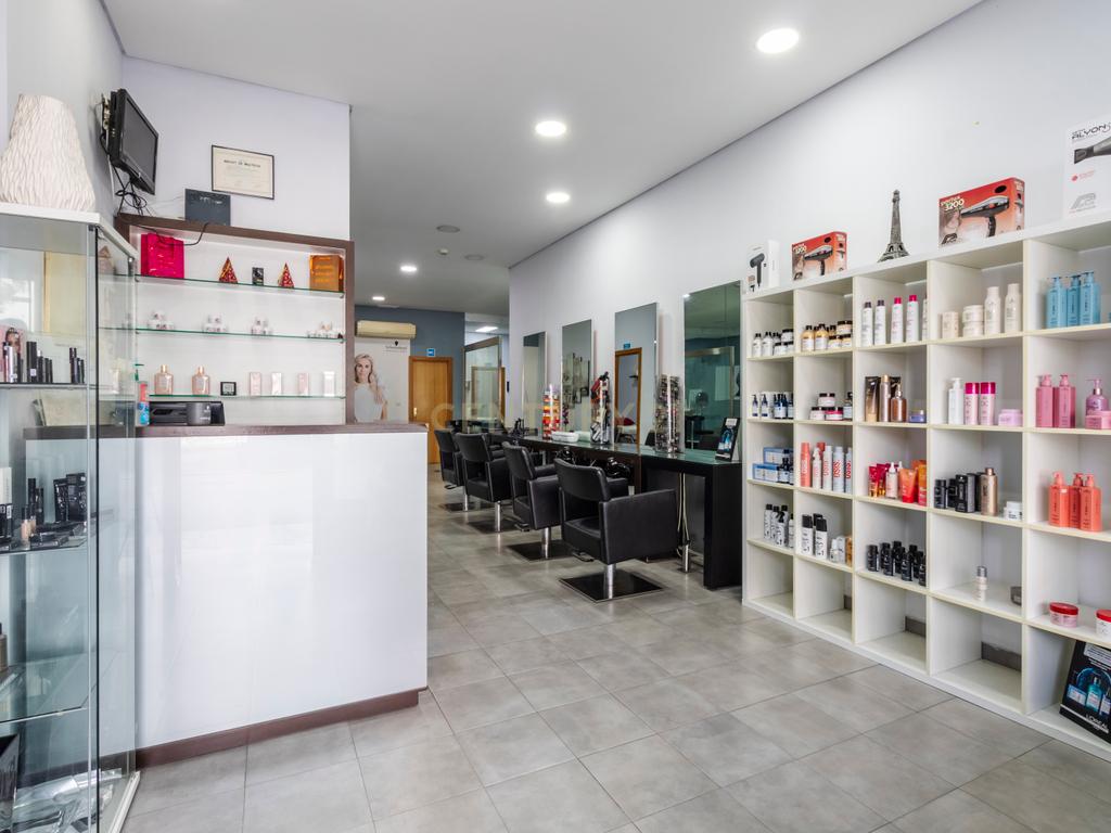 Loja com 90 m² na Quinta do Bom Retiro, Sobreda - Image 11
