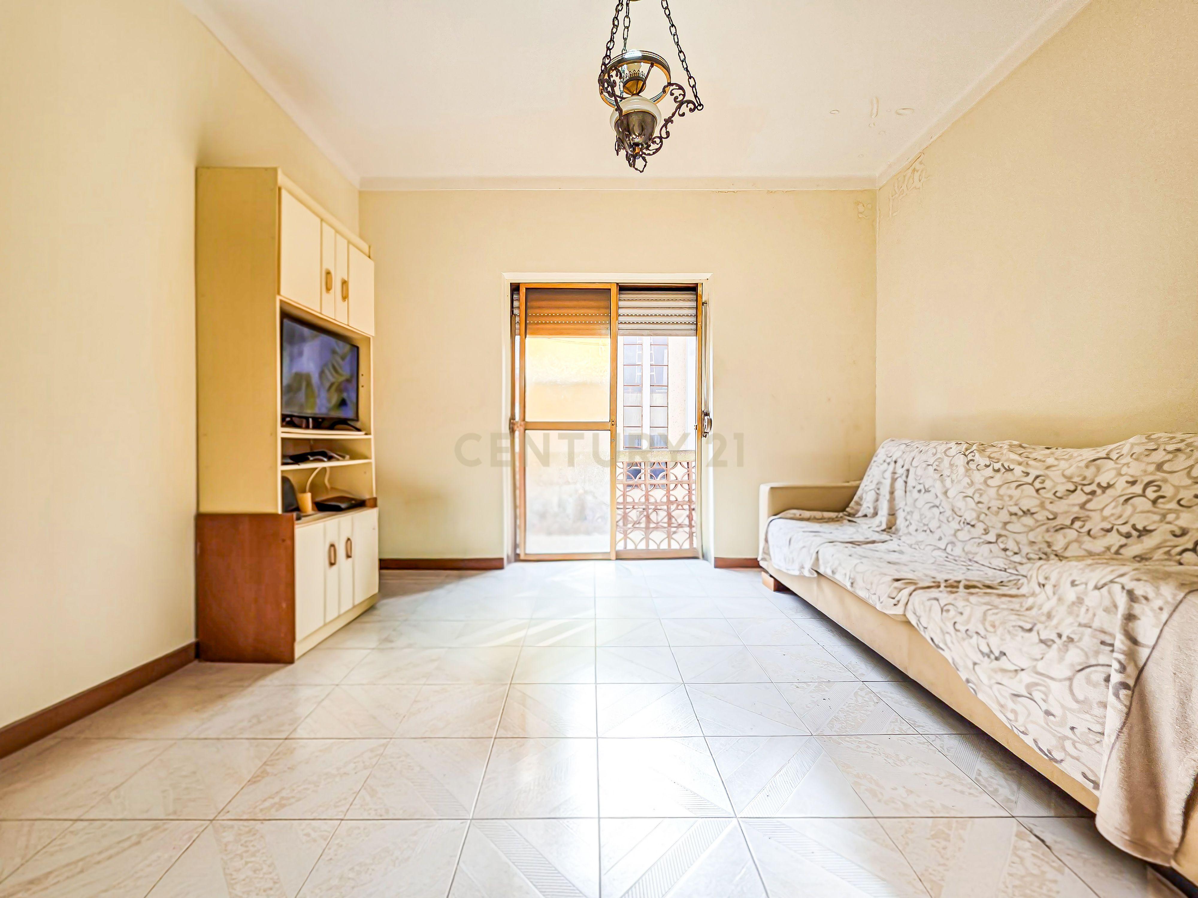 Fotografia 10 de Apartamento T1 com Varanda em Localização Central