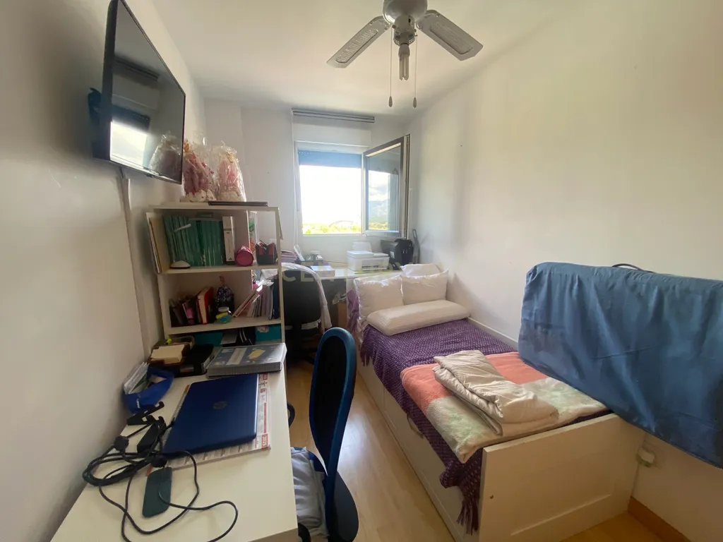 Luxuoso Apartamento com Vista Panorâmica em Madrid - Image 21