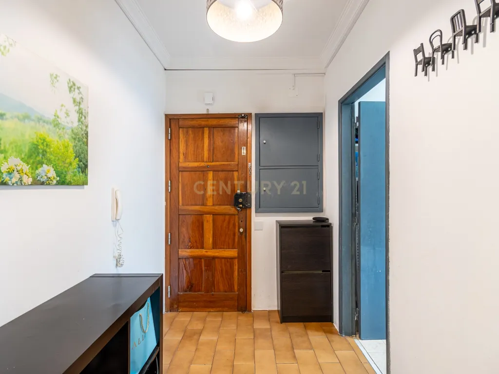 Apartamento T3 em Caneças com Vista e Luz Natural - Image 17