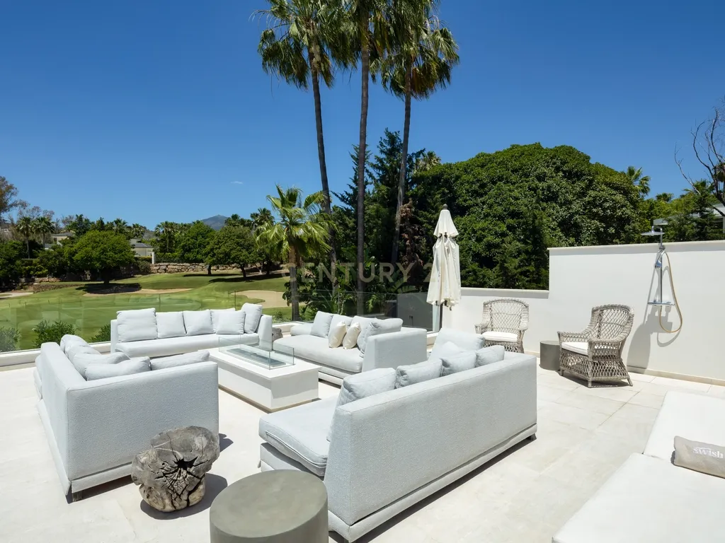 Auriga 36 – Elegância atemporal com vista para o campo de golfe em Nueva Andalucía - Image 18
