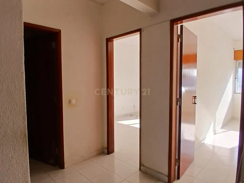 Apartamento T2 no Centro de Alhos Vedros - Image 5