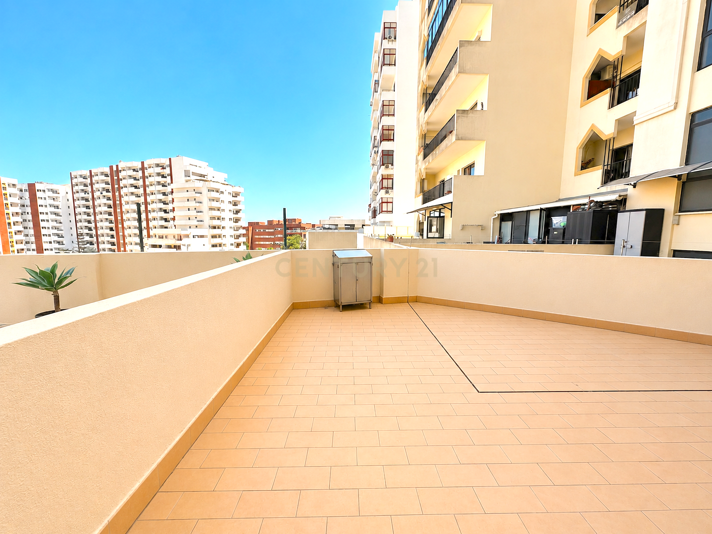 Fotografia 3 de T1 com terraço privado a 350 metros do areal da praia da Rocha