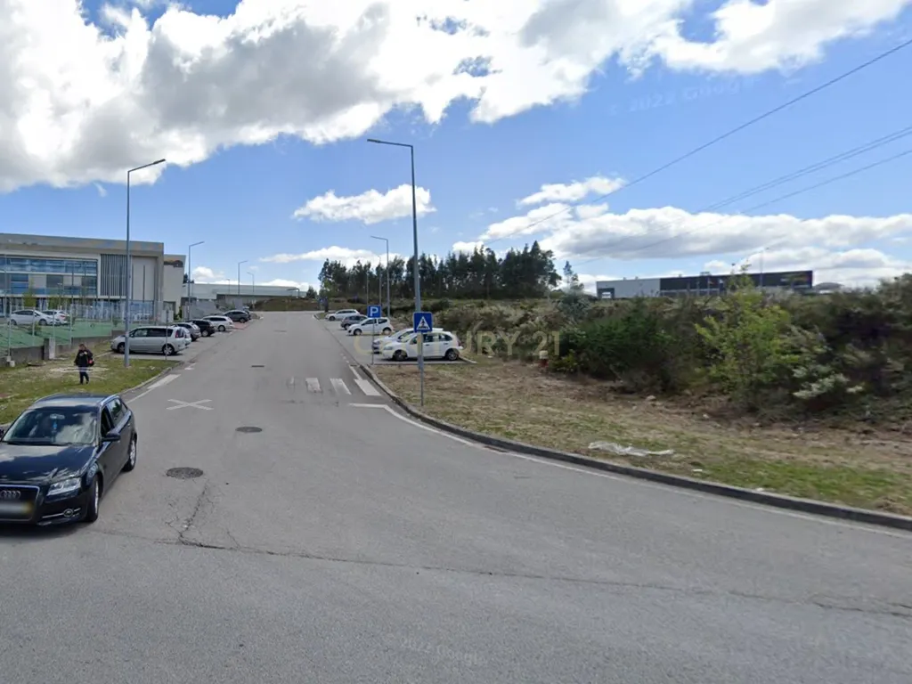 Terreno industrial de grandes dimensões, com 7 069m2, no Polo 6, em Freamunde, Paços de Ferreira - Image 3